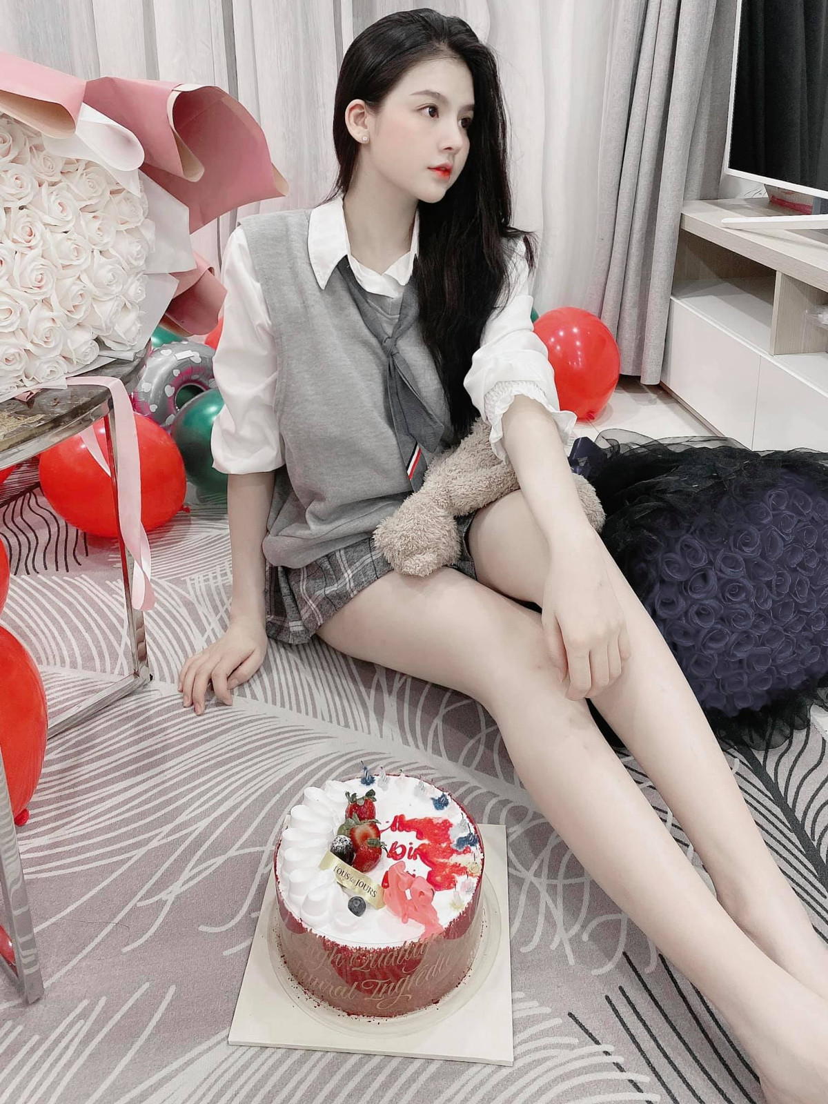 Với gương mặt xinh đẹp, cô nàng hot girl luôn thu hút mọi ánh nhìn của người đối diện. Ảnh: Tổng hợp