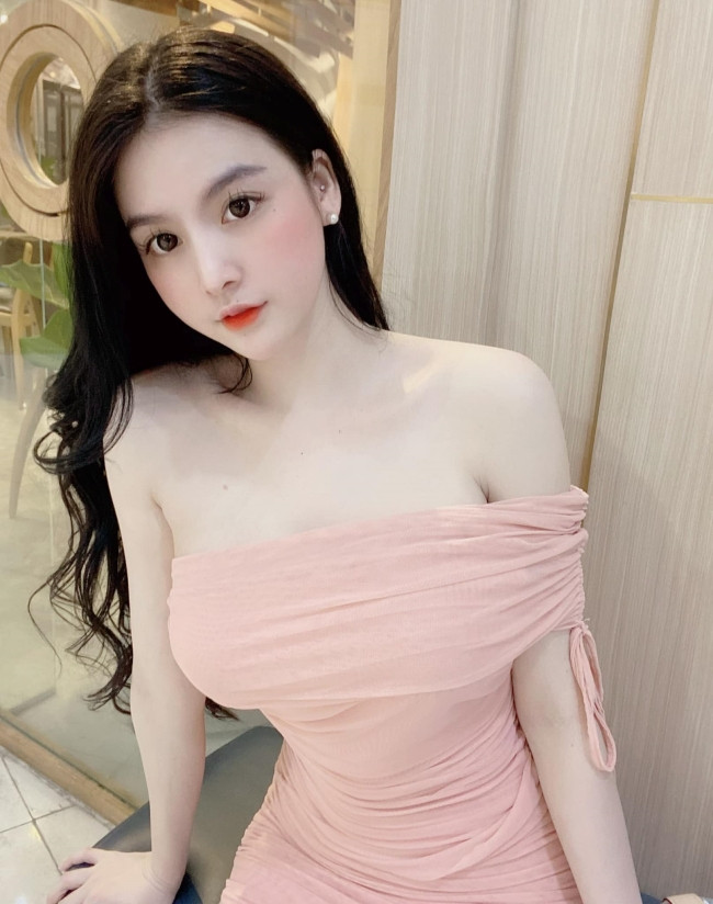 Nông Lưu Thảo là hot girl quê Cao Bằng tuổi tiếng với diện mạo xinh đẹp.