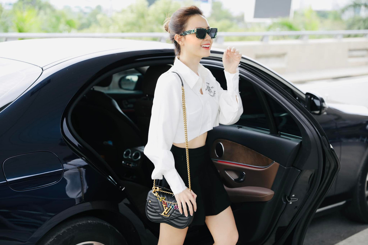 Là một trong những hotgirl đình đám thế hệ đầu ở Việt Nam, Midu chưa từng khiến người hâm mộ thất vọng về phong độ sắc vóc của mình dù đã ở tuổi 32.