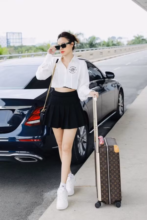 Cách đây không lâu, Midu cũng từng gây sốt mạng xã hội khi tiết lộ vòng 2 hiện tại đạt tỷ lệ chuẩn 54cm.