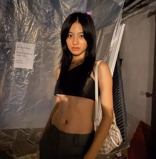 Dù khá nhỏ nhắn, Minh Ngọc luôn biết cách tạo ấn tượng nhờ thần thái cuốn hút và phong cách thời trang nổi bật.