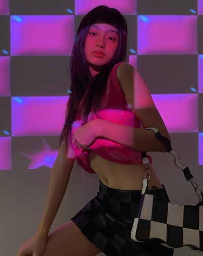 Dương Minh Ngọc được báo Trung đánh giá là hot girl hội đủ các tiêu chuẩn, xứng đáng được coi là "Mỹ nữ ngàn năm có một" của Việt Nam.