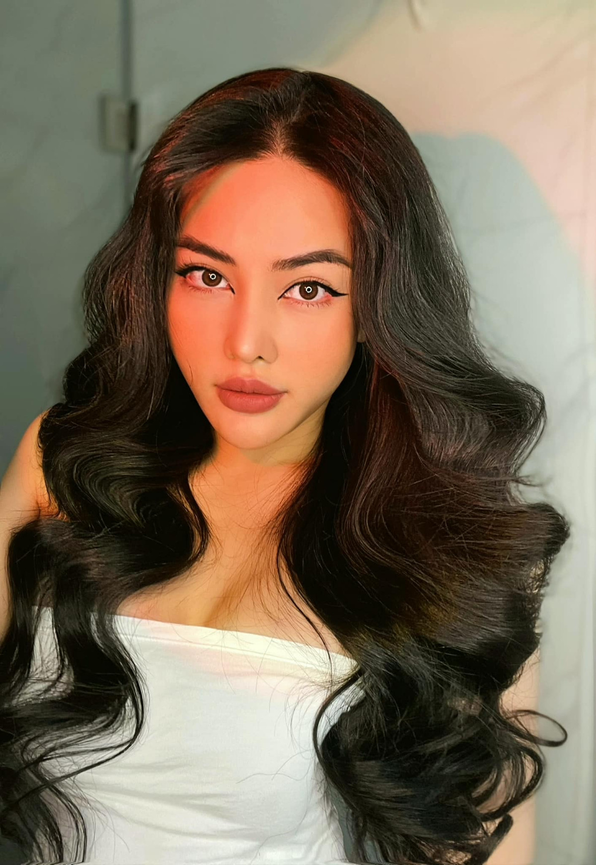 Theo ý kiến của nhiều dân mạng, Mai Hương sở hữu thân hình khá đẹp với những đường cong hoàn mỹ.