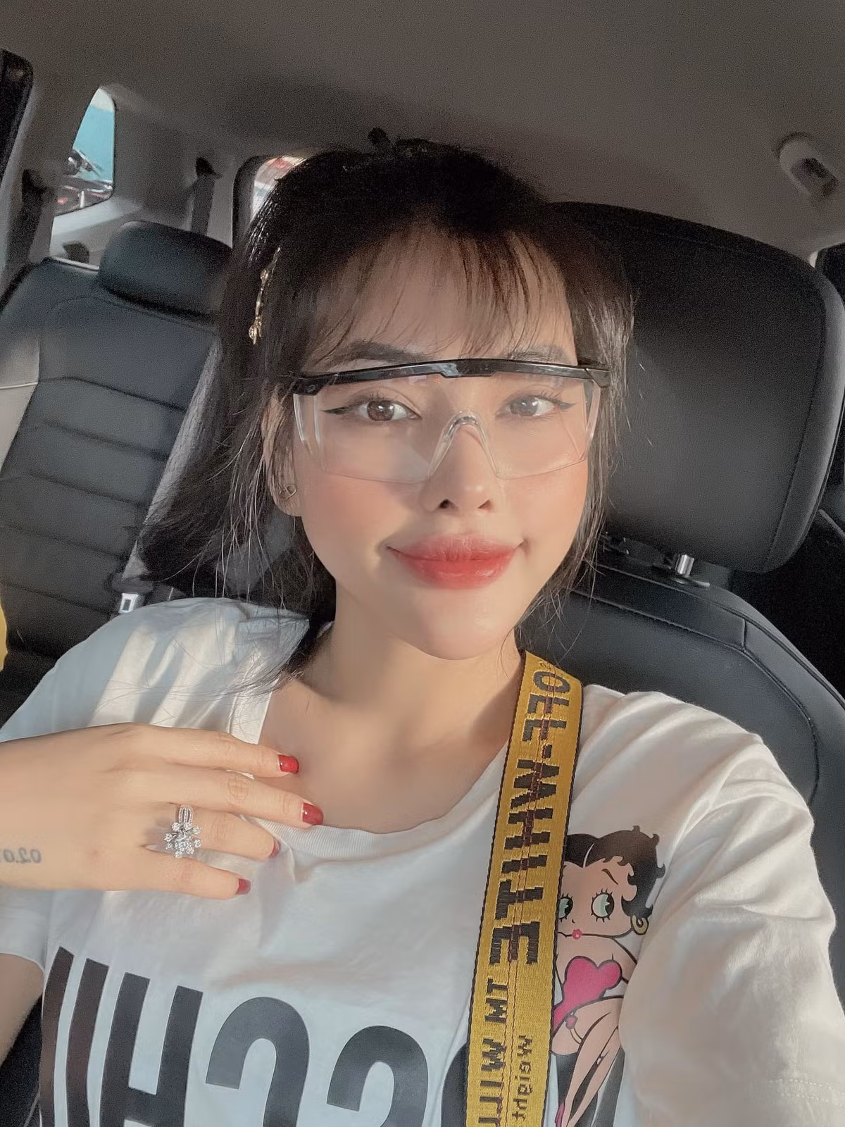 Theo nhiều người phỏng đoán, để có được hình thể này, chắc hẳn Mai Hương là PT hoặc người có ăn tập gym.