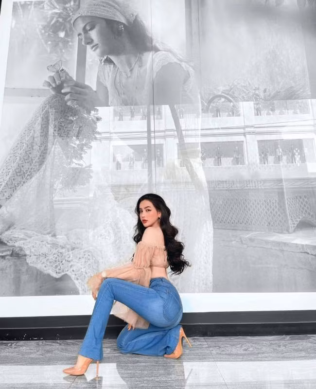 Với gu thời trang táo bạo, cô trở thành chân dài có phong cách vạn người mê. Ảnh: Tổng hợp