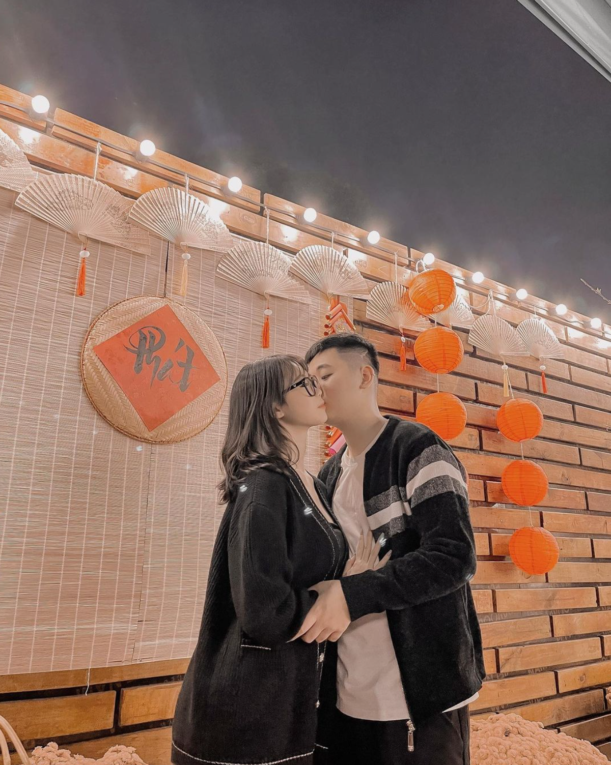 Chi Bé tên thật là Đào Kim Chi sinh năm 2002, hiện đang sống tại Hà Nội.