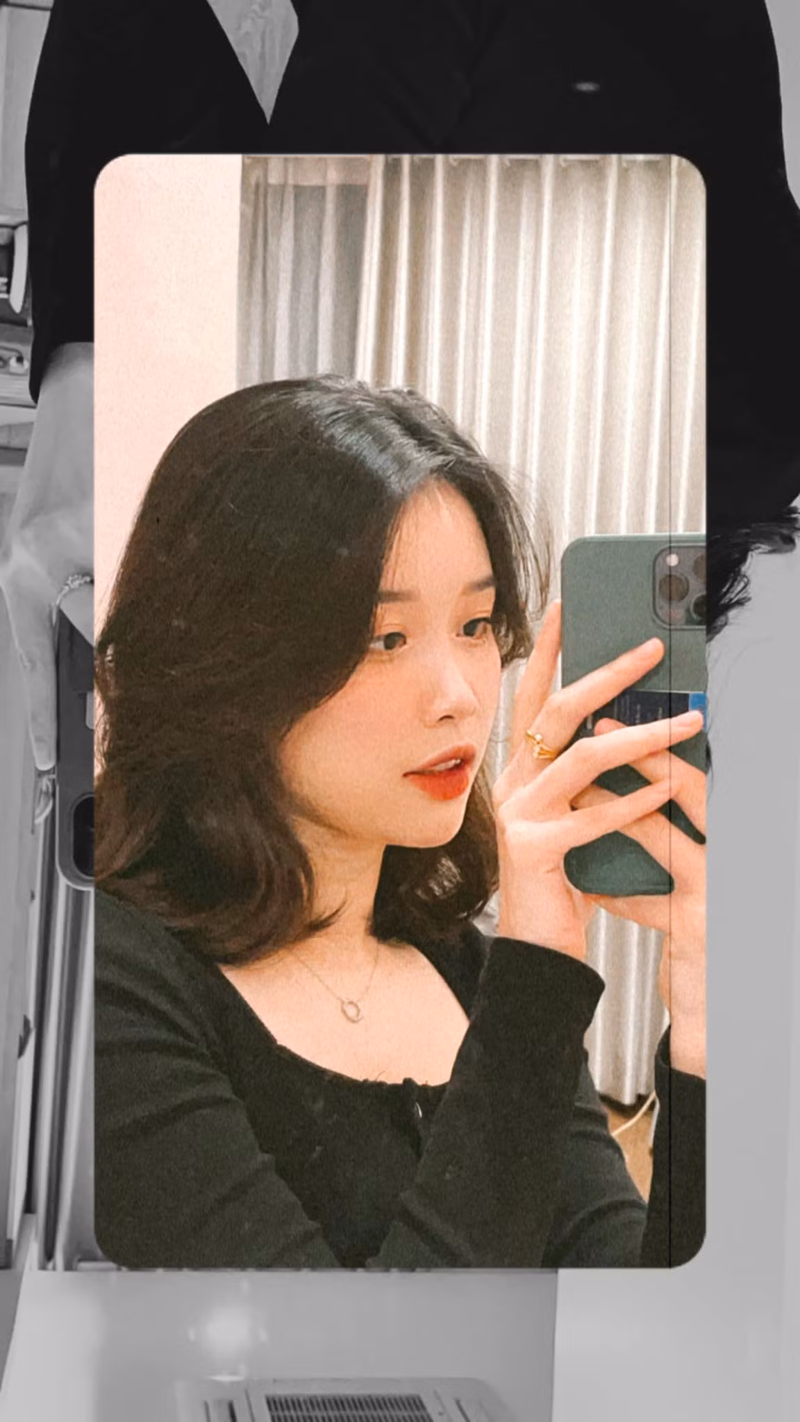 Hình ảnh hiện tại của Nhung Bum hoàn toàn mới lạ với mái tóc ngắn ngang vai, phong cách của cô cũng trẻ trung, cá tính hơn.