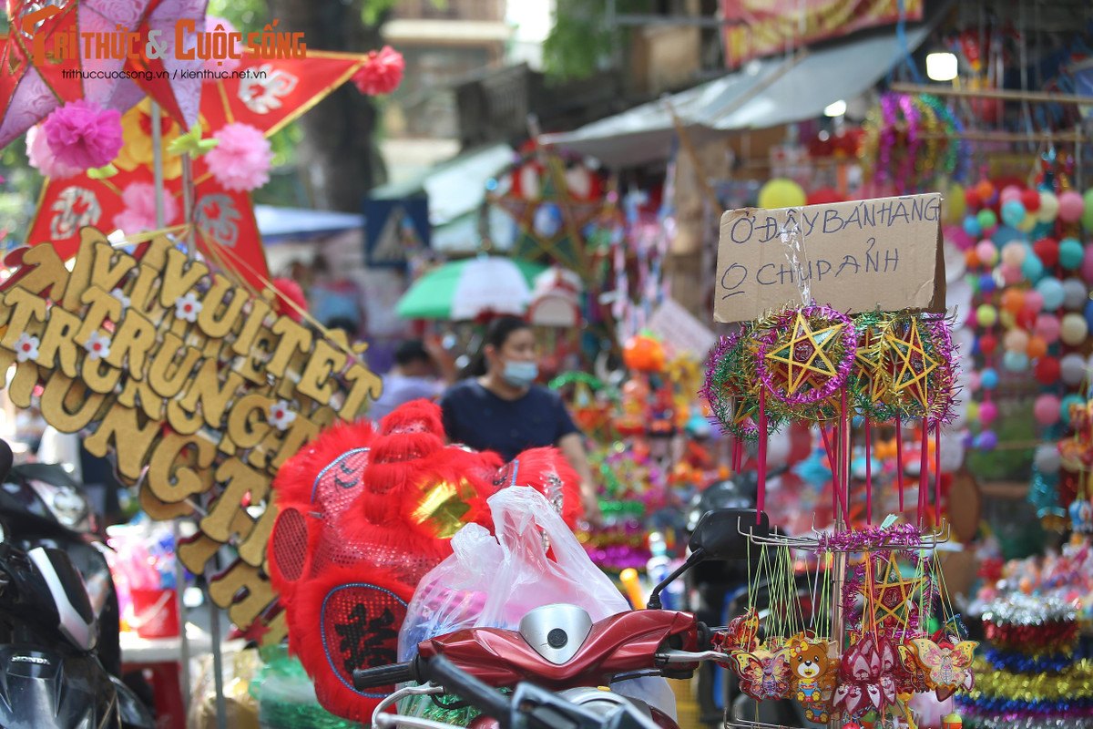 Sau khi những tấm biển trên xuất hiện trên MXH, nhiều cư dân mạng đã để lại nhiều ý kiến trái chiều.