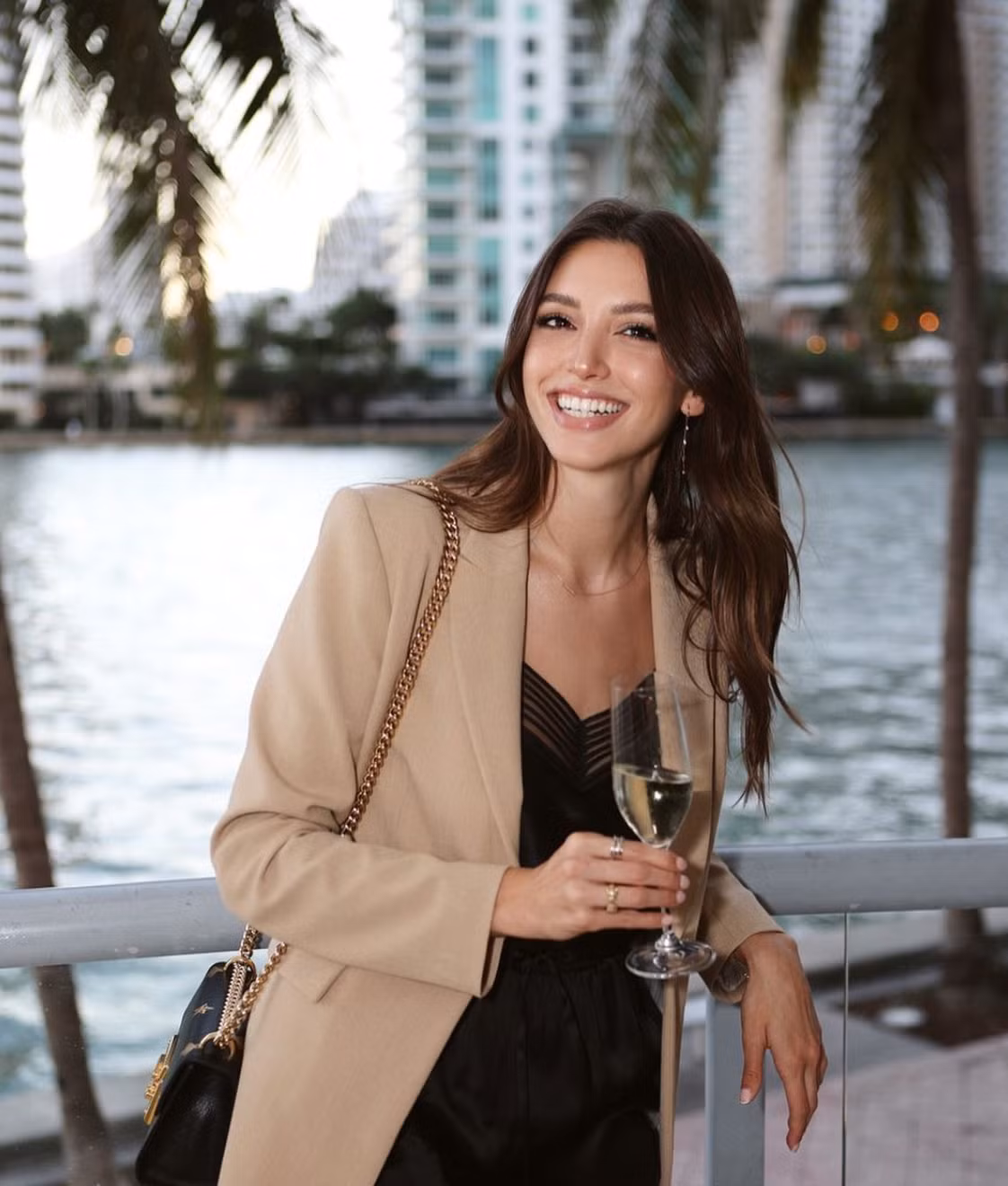 Hiện tại, sau 4 năm nổi tiếng đình đám trên MXH Việt Nam, Celine Farach vẫn đang làm người mẫu tại Miami, Florida, Mỹ.
