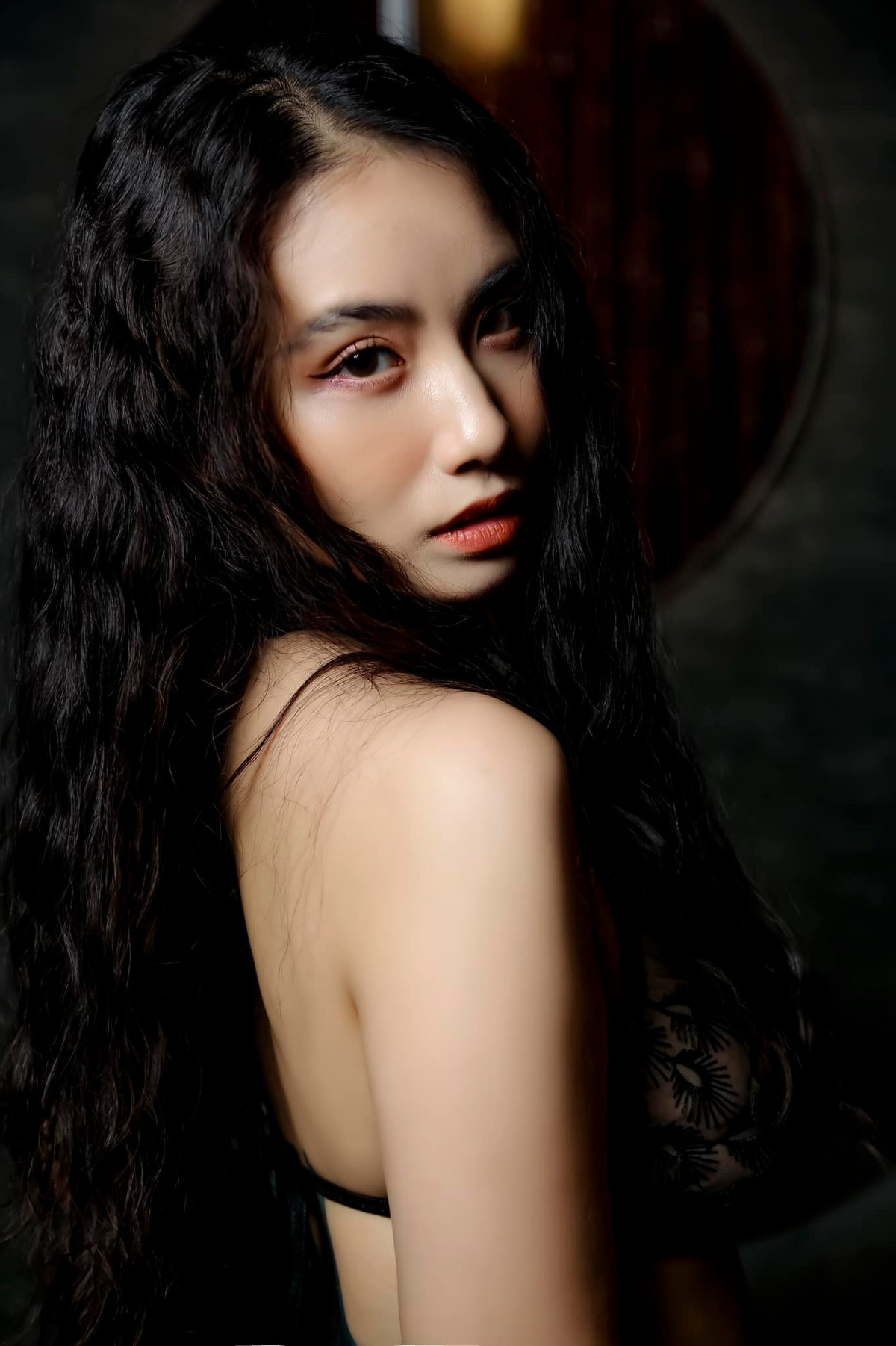 Sau đó người đẹp lấn sân vào sự nghiệp diễn xuất khi ghi dấu tên tuổi qua các bộ phim hài ngắn, phim truyền hình...