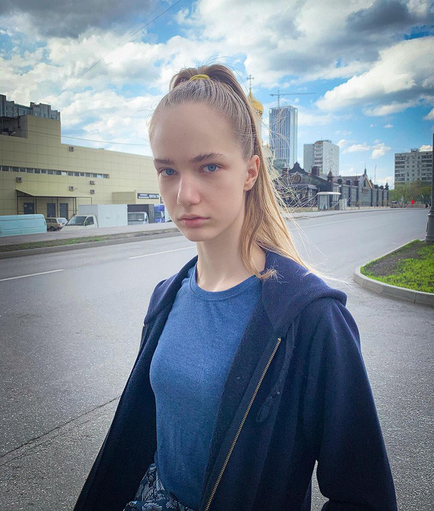 Sau nhiều năm nổi tiếng, hiện tại Marta Krylova đã có ngoại hình đổi khác, người hâm mộ còn nhận xét mẫu nhí ngày nào khi dậy thì trưởng thành không thành công.