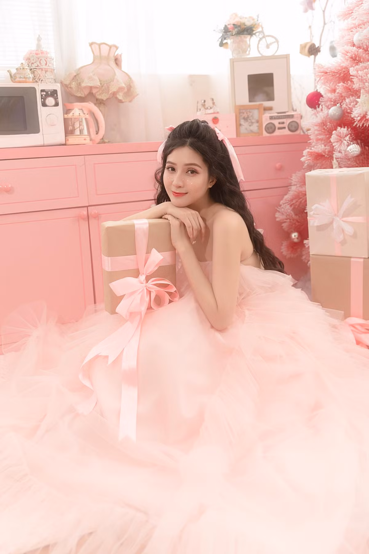 Tình cũ Jack vốn sở hữu gương mặt xinh xắn, được nhân xét trông như lai Tây. Sống mũi cao, khuôn cằm thon gọn, từng đường nét đều hài hòa.