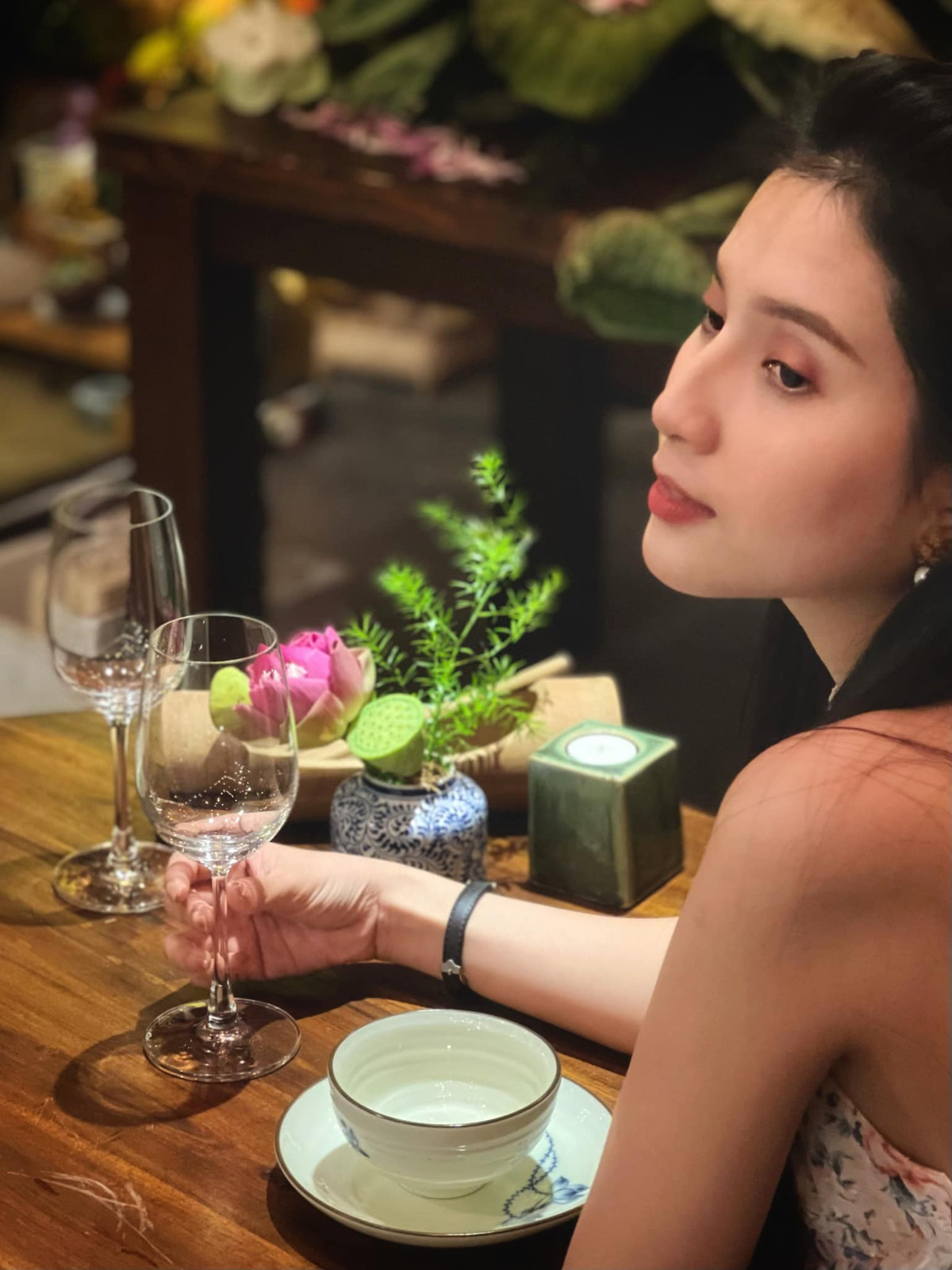 Chỉ mới đăng tải, song bộ ảnh đã thu về "bão like" nhanh chóng. Rất nhiều bình luận khen ngợi được gửi đến Thiên An dưới bài đăng mỗi khi cô khoe nhan sắc trên mạng xã hội.