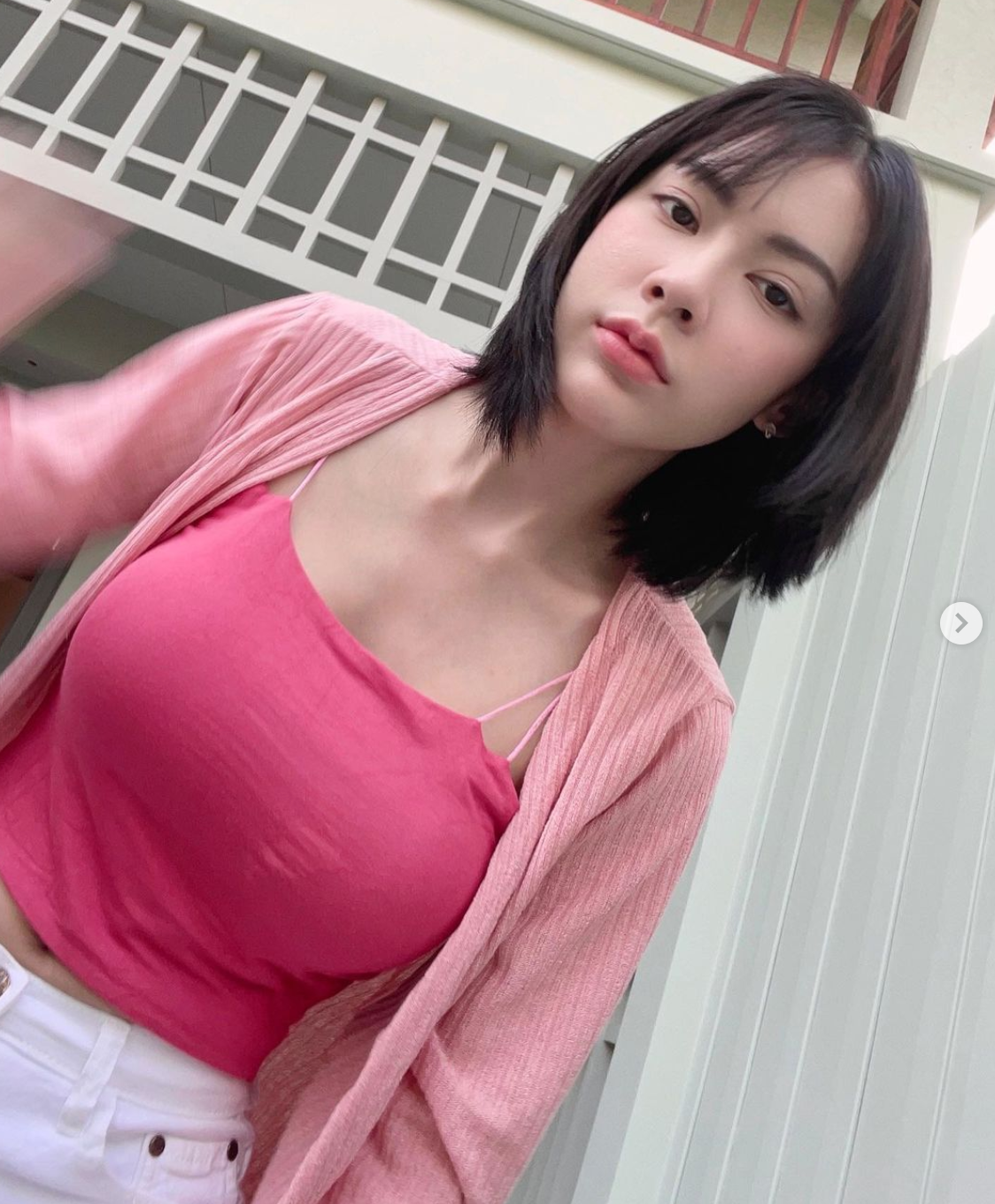 Nhiều fan bày tỏ sự ủng hộ trước sự thay đổi hình tượng của nữ streamer, cho rằng đây là hướng đi phù hợp, mang đến cho cô nhiều cơ hội trong tương lai.