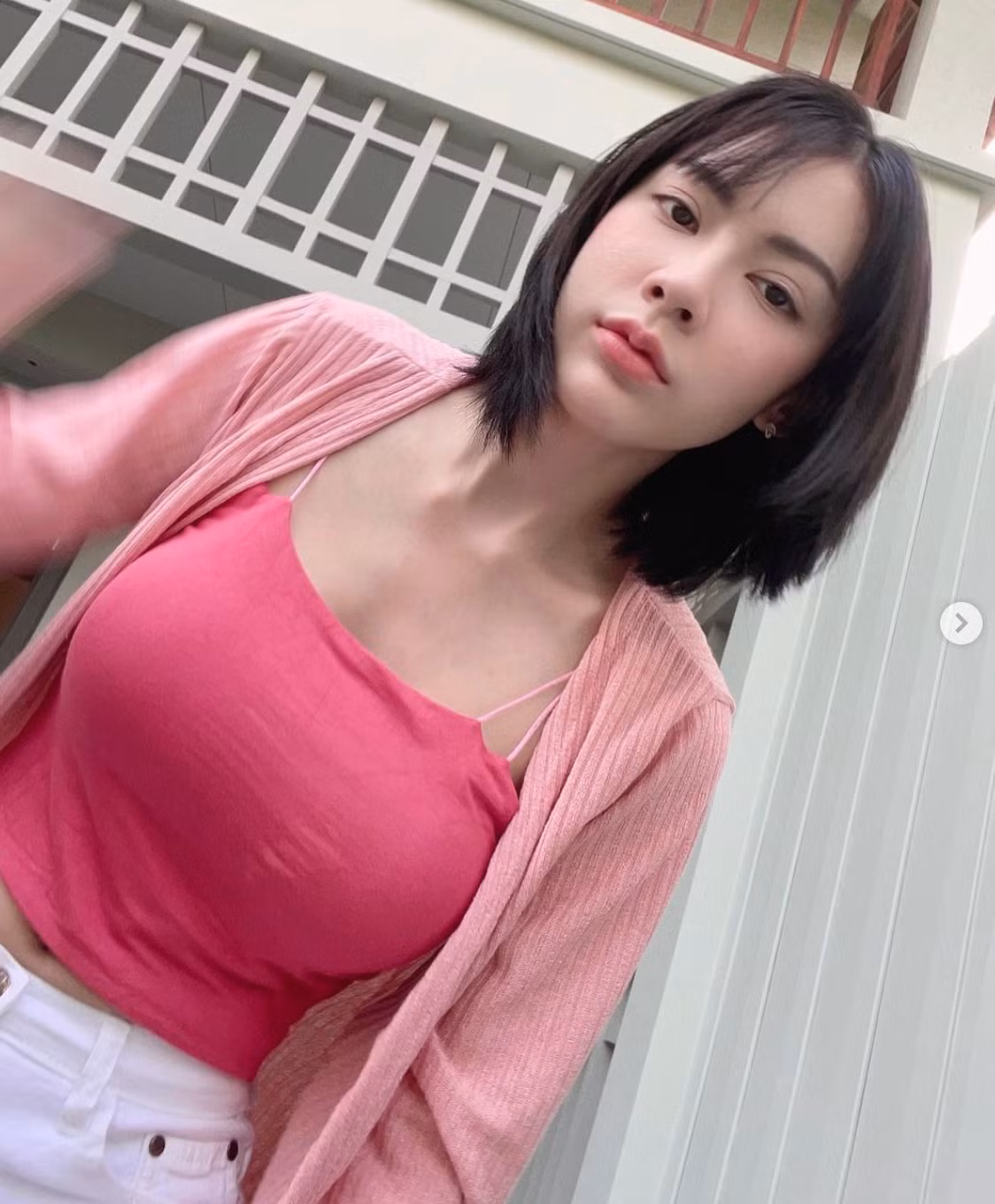 Nhiều fan bày tỏ sự ủng hộ trước sự thay đổi hình tượng của nữ streamer, cho rằng đây là hướng đi phù hợp, mang đến cho cô nhiều cơ hội trong tương lai.