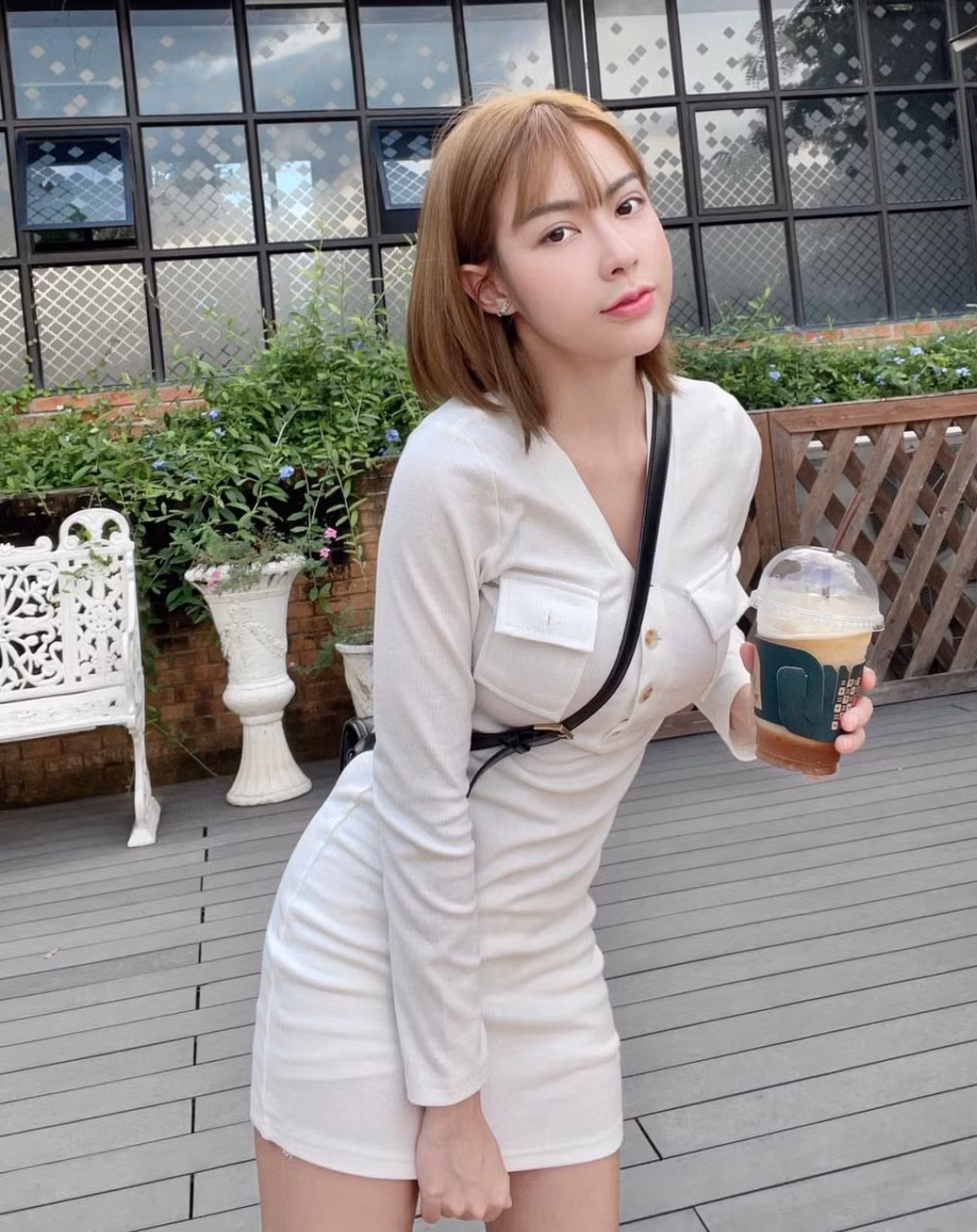 Từ phong cách nhí nhảnh, đáng yêu trước đây, cô nàng ngày càng chăm diện trang phục gợi cảm.