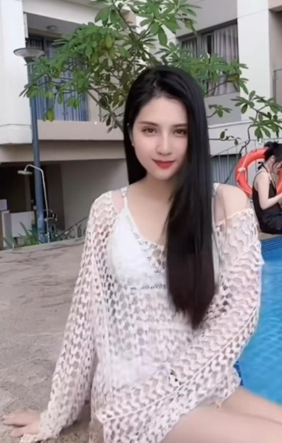 Vốn sở hữu gương mặt xinh xắn, sống mũi cao, khuôn cằm thon gọn, từng đường nét hài hòa cùng 3 vòng xịn xò, nên mỗi lần xuất hiện, Thiên An đều gây sốt vì những hình ảnh quá xuất sắc.