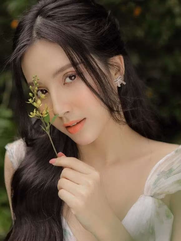 Hậu ồn ào tình ái với nam ca sĩ Jack, Thiên An dần kín tiếng hơn, cô tập trung toàn thời gian vào việc làm mẹ đơn thân và công việc.