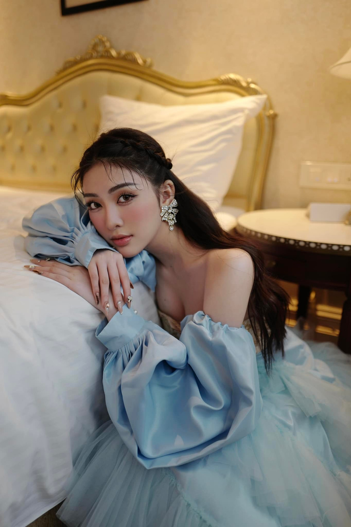 Độ nổi tiếng trên mạng xã hội của Diệu Linh cũng không phải "dạng vừa" khi nhiều người biết đến cô với cái tên "hot girl trường Đại học Văn hóa Nghệ thuật Quân đội".