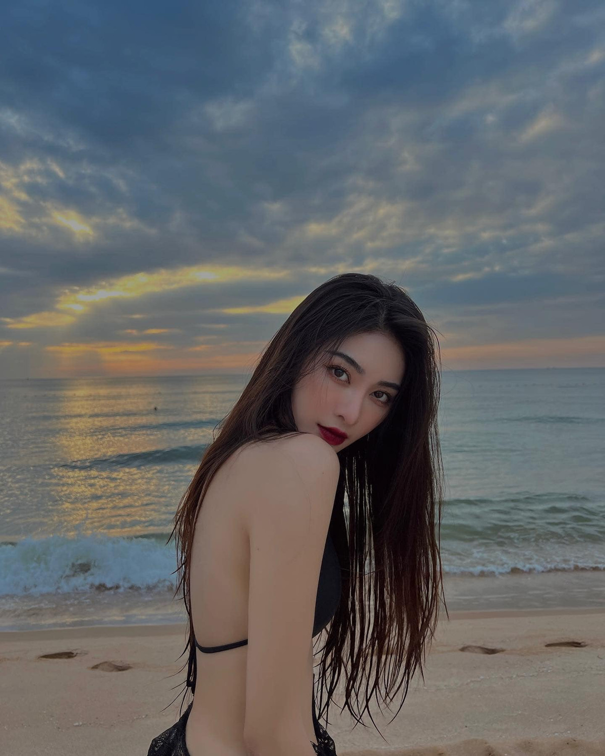 Ở tuổi 20, Diệu Linh trông khá "dừ" so với các bạn đồng trang lứa, nhưng đó là hình ảnh cô hướng tới để trở nên sang trọng, có thương hiệu trong nghề KOL.