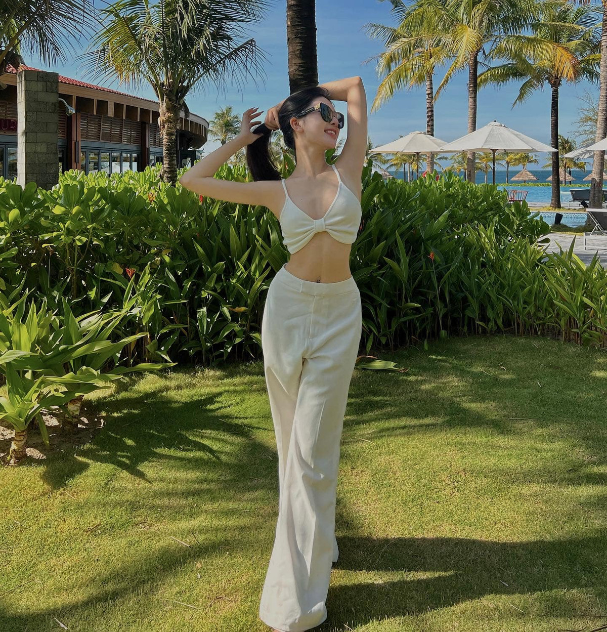 Nàng hot girl 2K hiện đang sống và làm việc tại Hà Nội. Linh từng là sinh viên ĐH Văn hóa Nghệ thuật Quân đội và đang làm người mẫu ảnh, KOL.