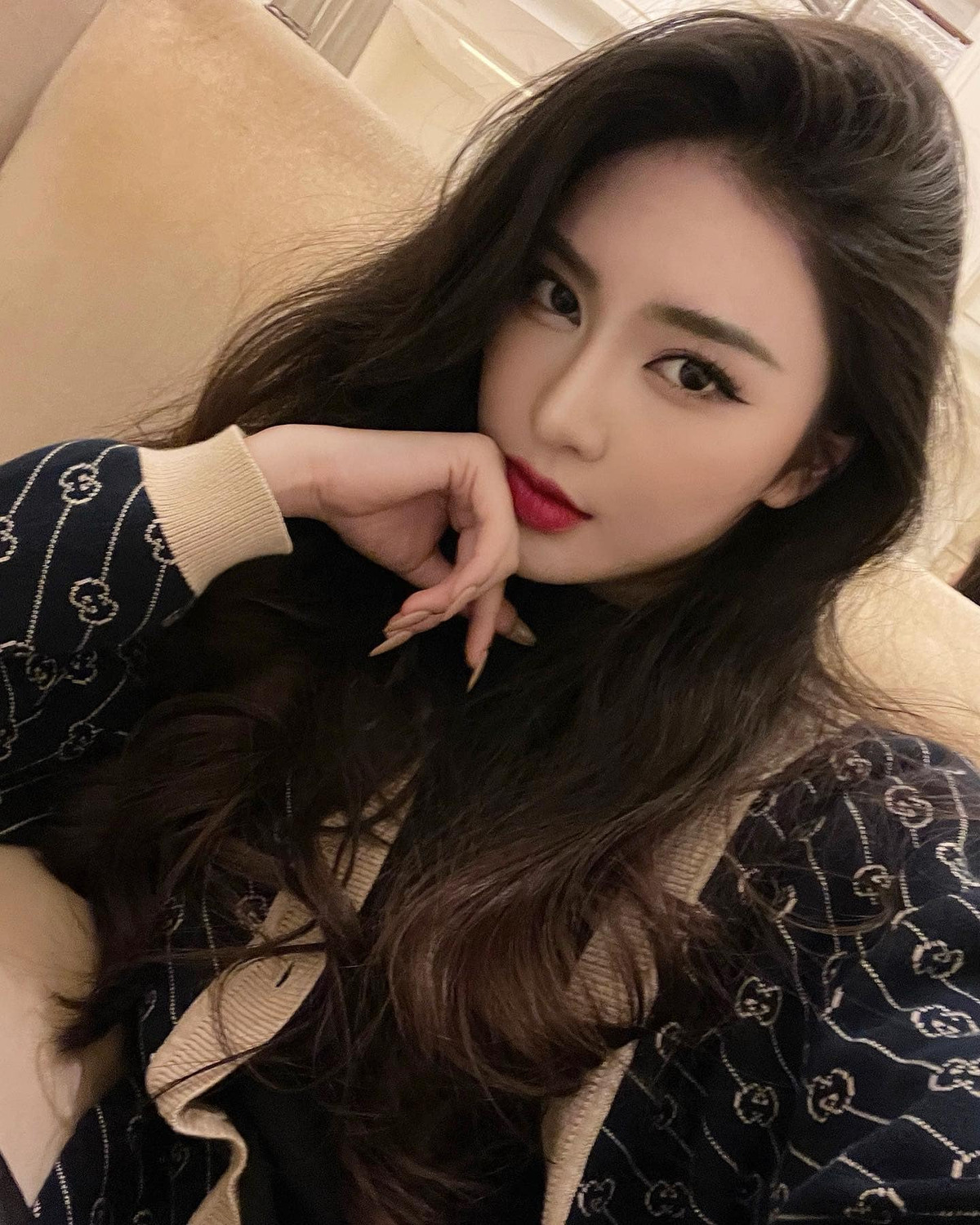 Lướt trang cá nhân của Diệu Linh, không ít người phải choáng ngợp khi cô gần như chỉ check in ở những địa điểm vô cùng sang chảnh.