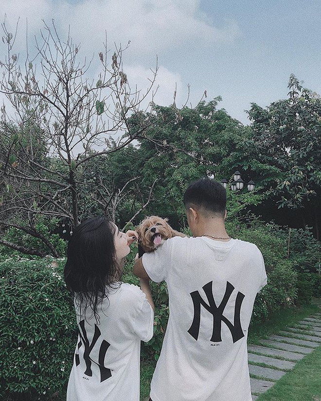 Bạn gái cầu thủ Đức Chinh gây ấn tượng với gương mặt ưa nhìn, đôi mắt to tròn, mũi cao, da trắng.