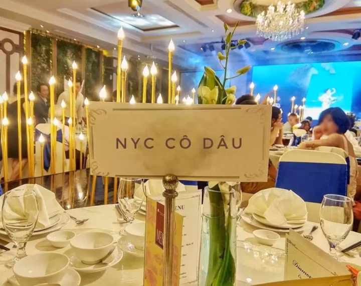 Cô dâu này cũng "gan to bằng trời" khi chuẩn bị chu đáo mâm riêng cho tình cũ.