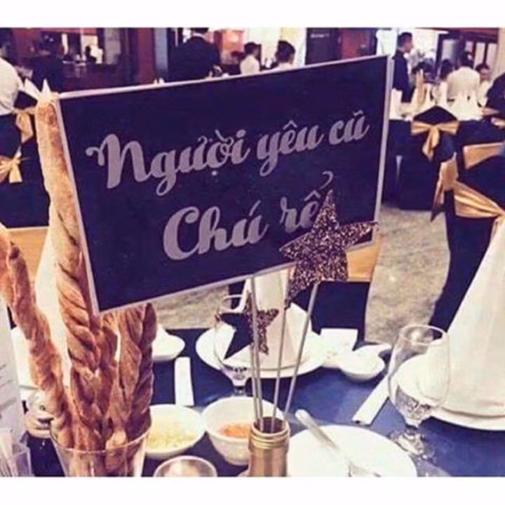 Một đám cưới "bá đạo" khác khi chú rể dành riêng một bàn tiệc dành cho người yêu cũ.