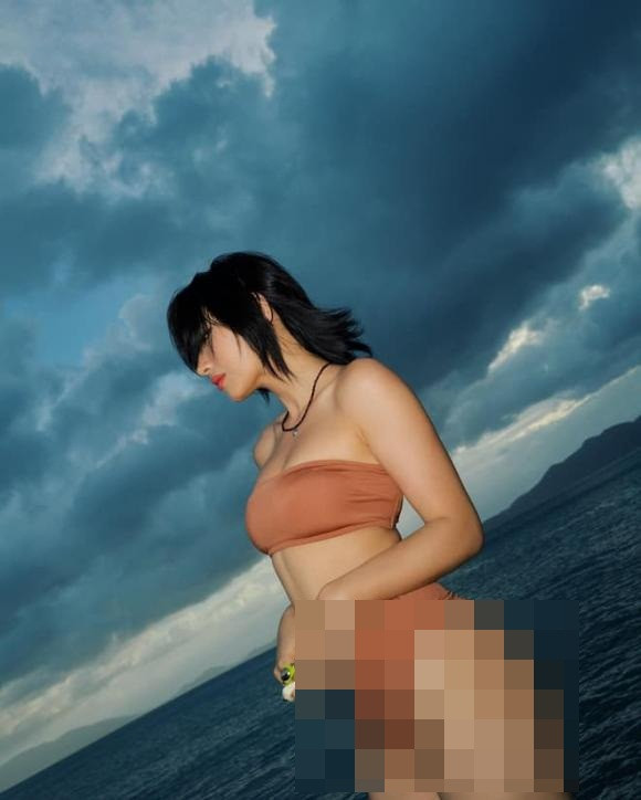 Đi du lịch nghỉ dưỡng, Châu Bùi không quên tung loạt ảnh bikini hai mảnh khoe vóc dáng gợi cảm, không chút mỡ thừa.