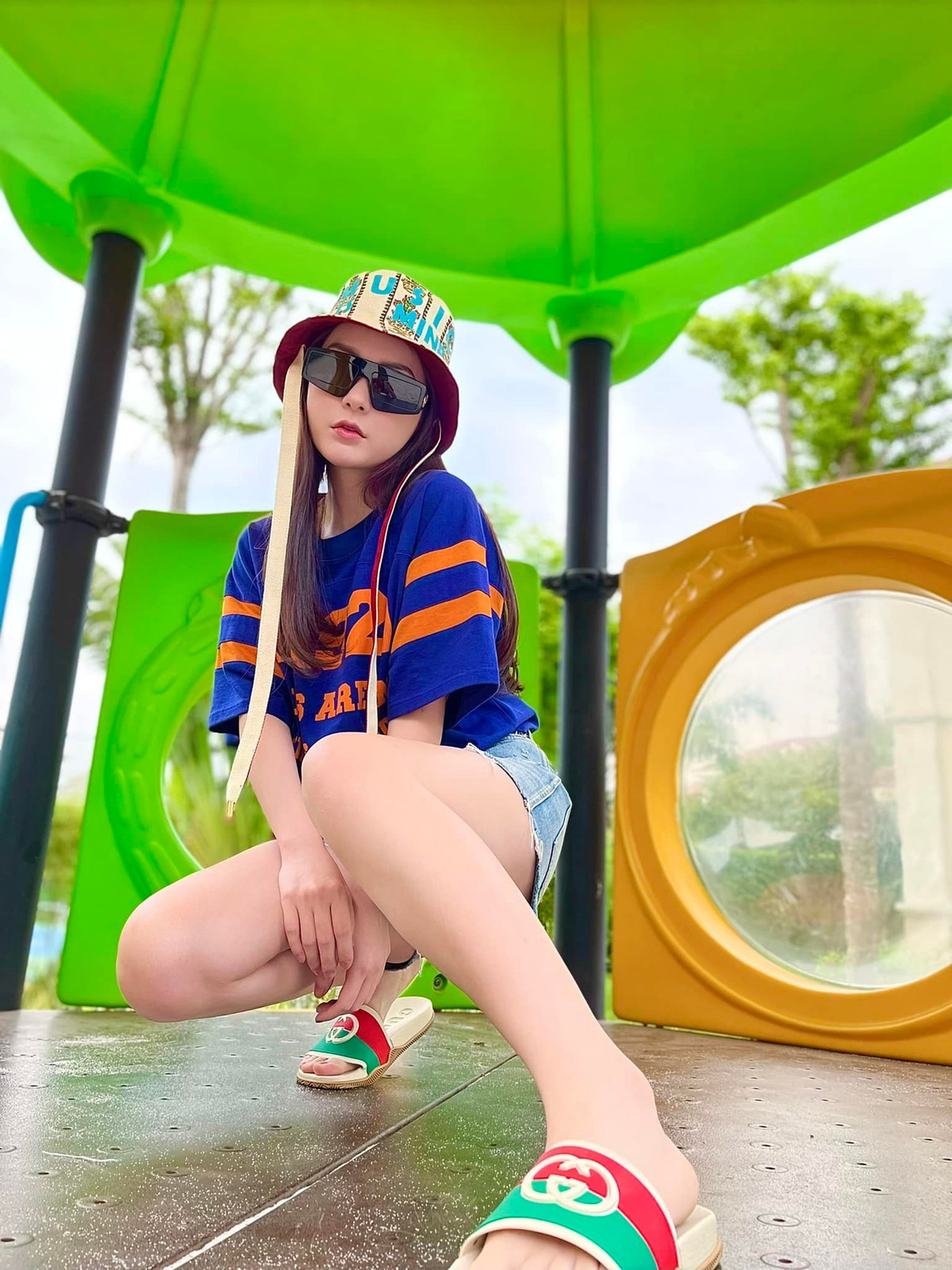 Việc tặng quà khủng cho người thân của Đoàn Di Băng từ lâu đã khiến cư dân mạng phải trầm trồ vì khối tài sản kếch xù.