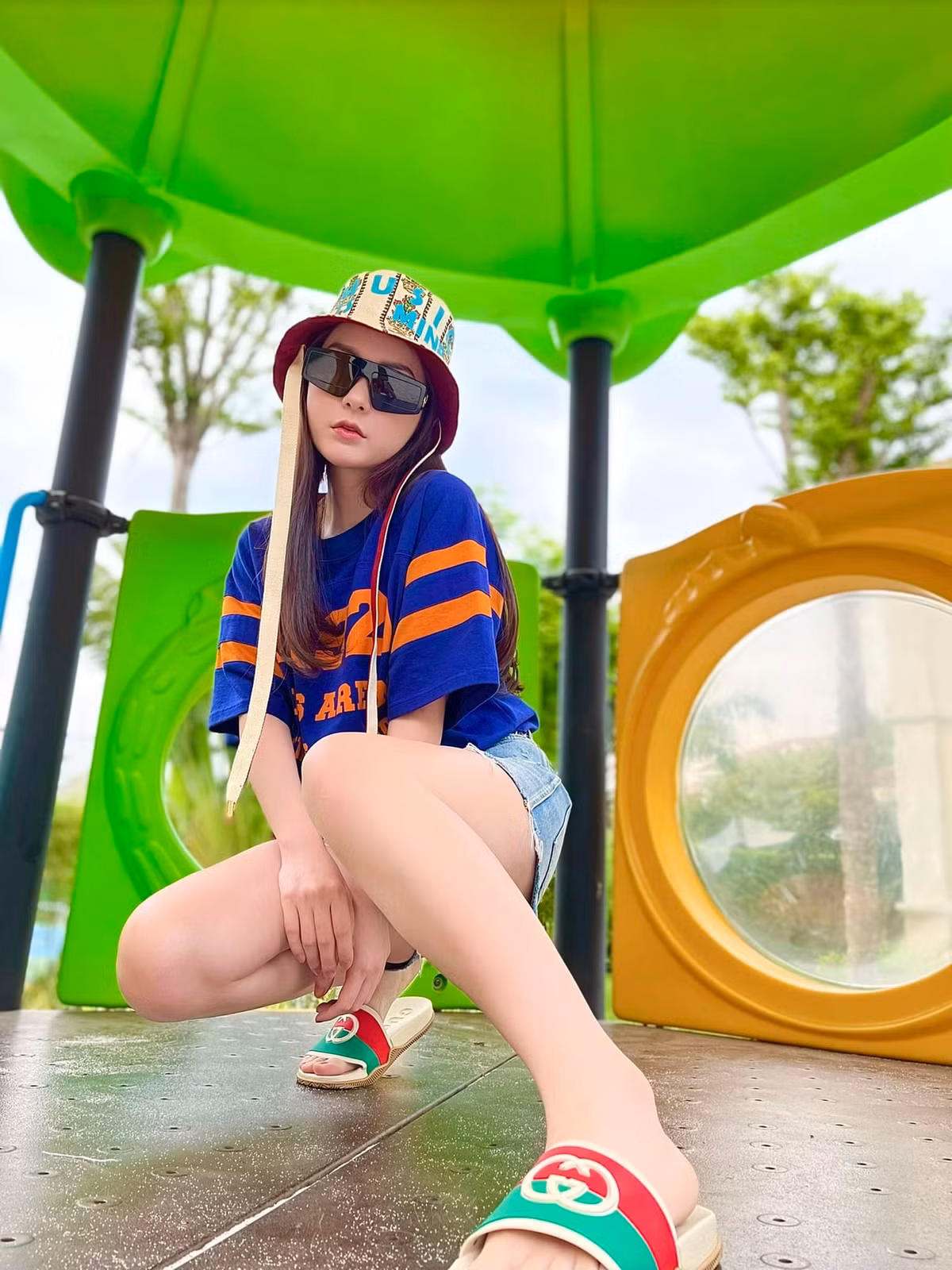 Việc tặng quà khủng cho người thân của Đoàn Di Băng từ lâu đã khiến cư dân mạng phải trầm trồ vì khối tài sản kếch xù.