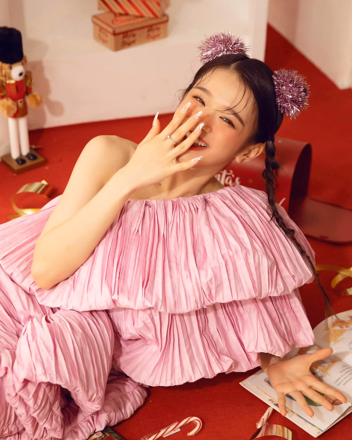 Không chỉ dành lời khen về ngoại hình xinh đẹp mà người dùng mạng xã hội còn tấm tắc khen gu thời trang của Linh Ka.