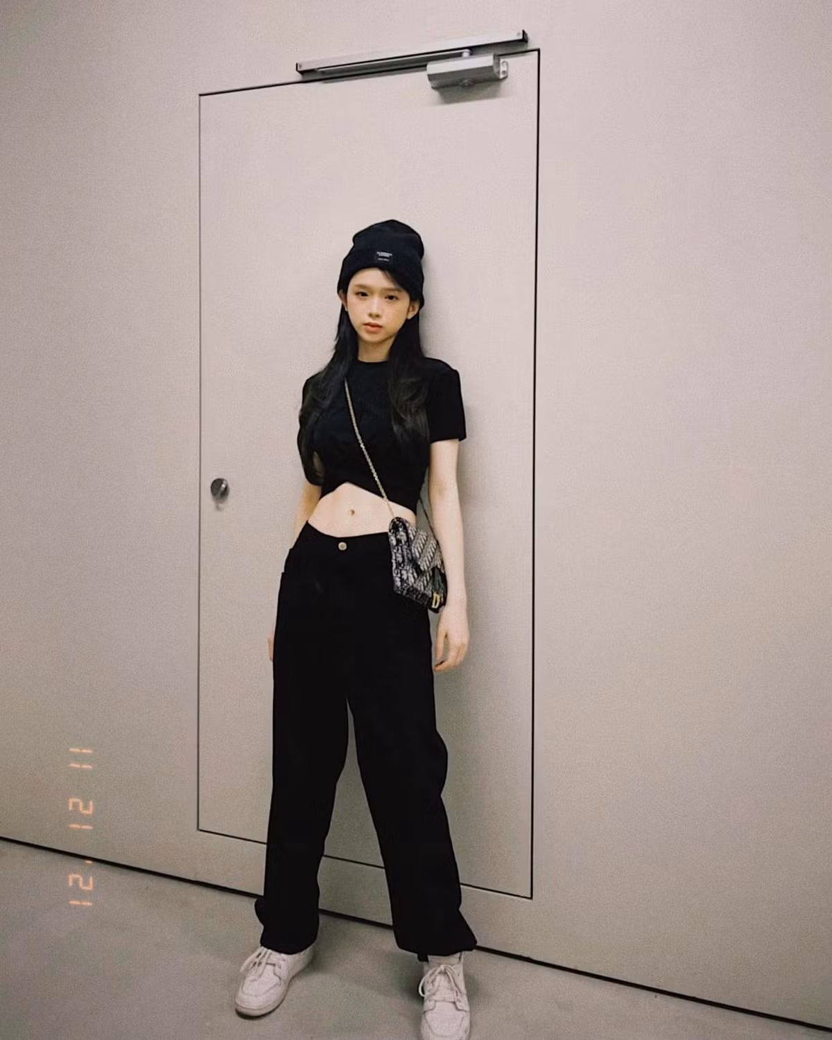 Ở tuổi 19, Linh Ka tận hưởng cuộc sống khá sung túc, đủ đầy và tự thưởng cho mình những món hàng đắt đỏ sau thời gian lao động chăm chỉ.