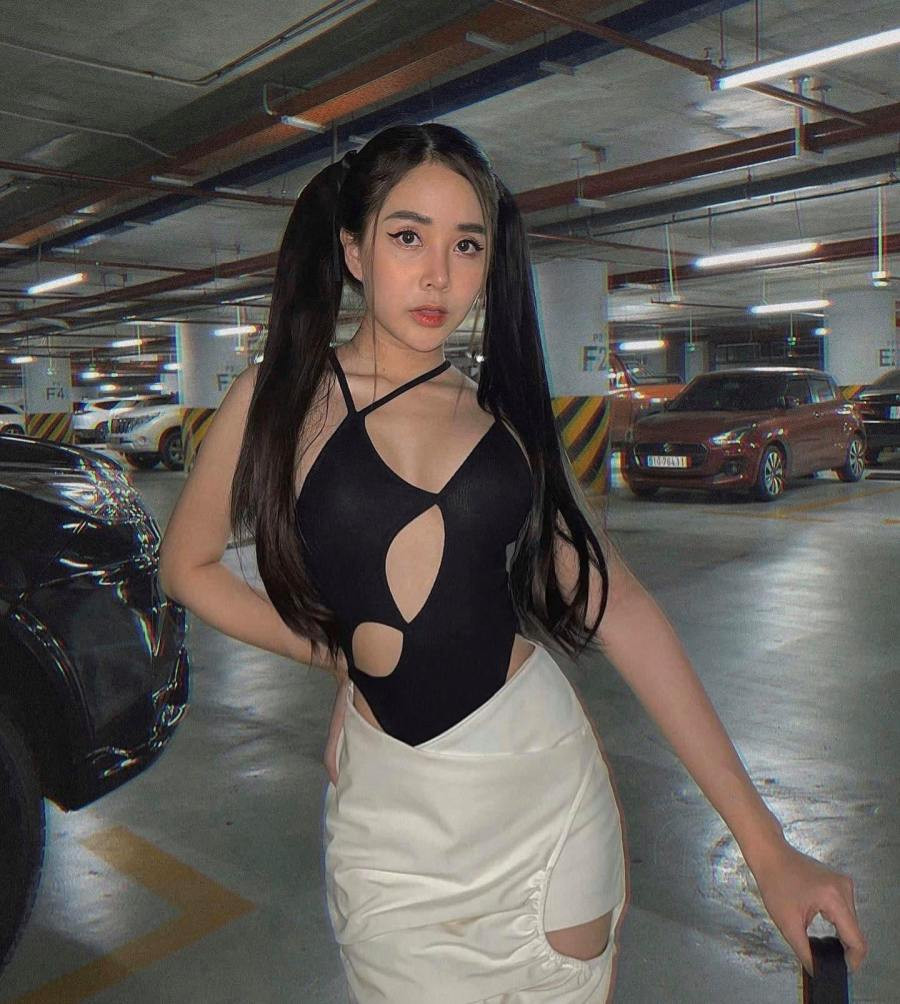 Nữ diễn viên 9x thường xuyên khoác lên mình những món đồ hàng hiệu, và đi ăn ở những nhà hàng cao cấp. Ảnh: FBNV