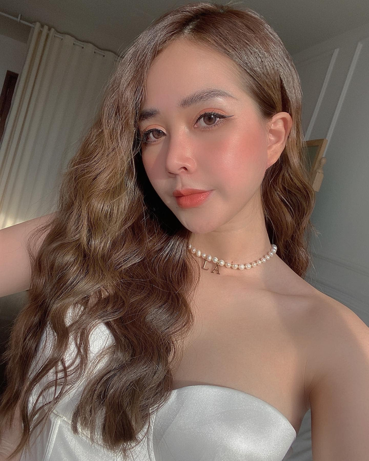 Trên trang cá nhân, nữ diễn viên thường xuyên chia sẻ loạt khoảnh khắc khoe vóc dáng cực nuột nà, nóng bỏng.