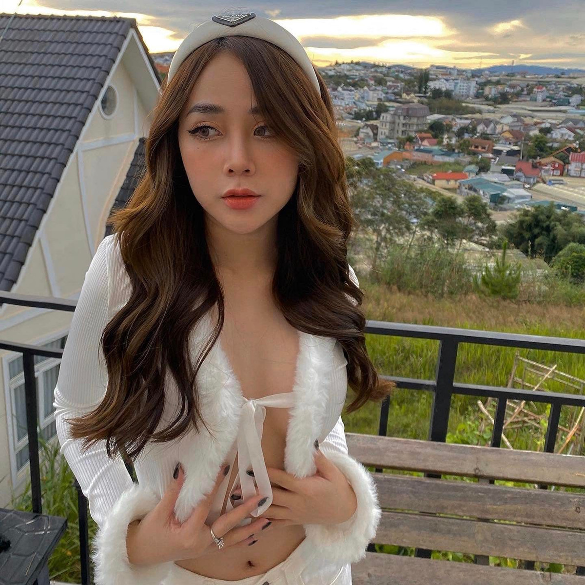 Lục Anh nhận được sự yêu mến vì vẻ ngoài xinh đẹp, đáng yêu cùng lối diễn xuất tự nhiên, cảm xúc.