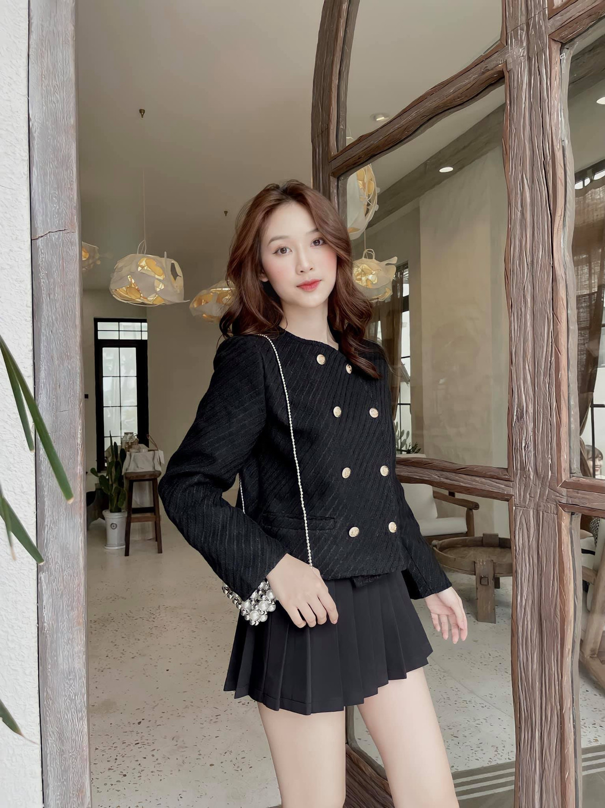 Bên cạnh đó, gái xinh gốc Nghệ An còn ưa nhìn với phong cách thời trang đa dạng, phong phú.