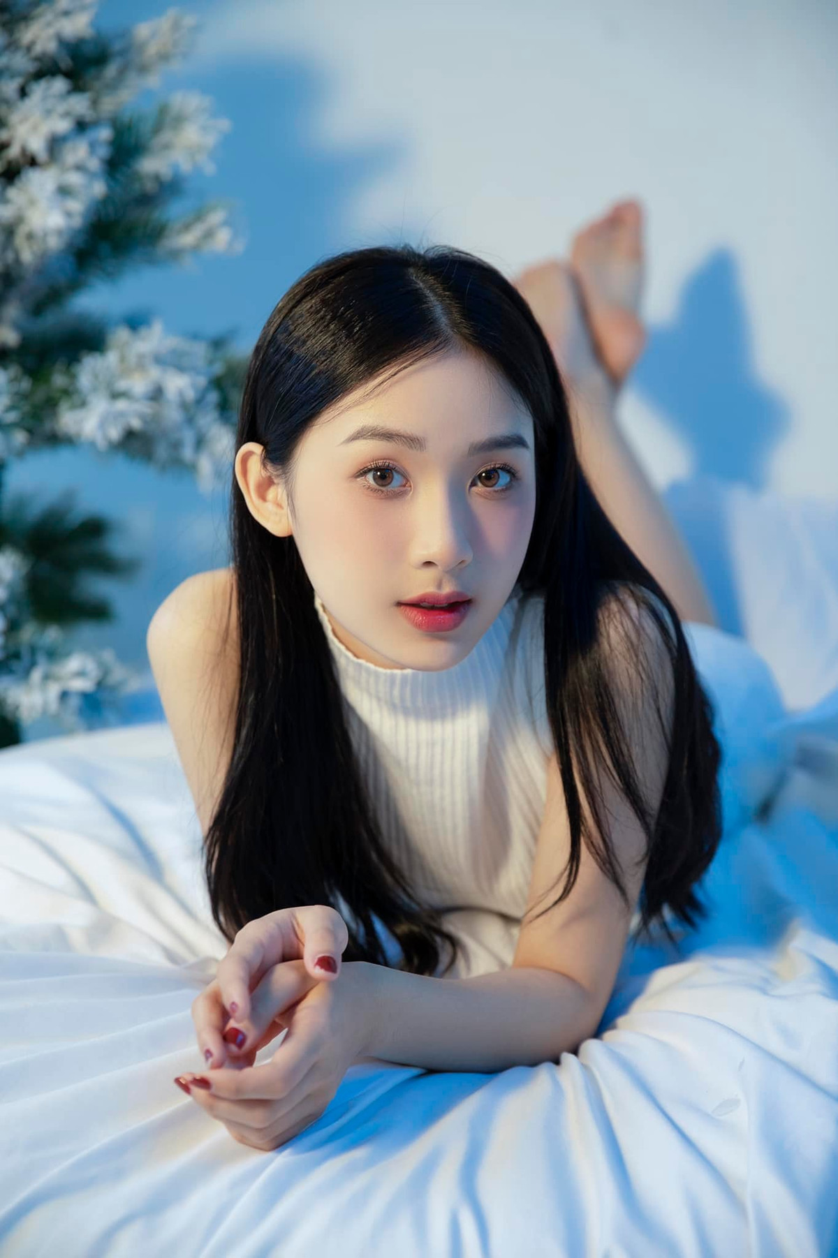 Bộ ảnh nhanh chóng nhận được hàng nghìn lượt thích cùng bình luận khen ngợi vẻ ngoài của Hà Thương.