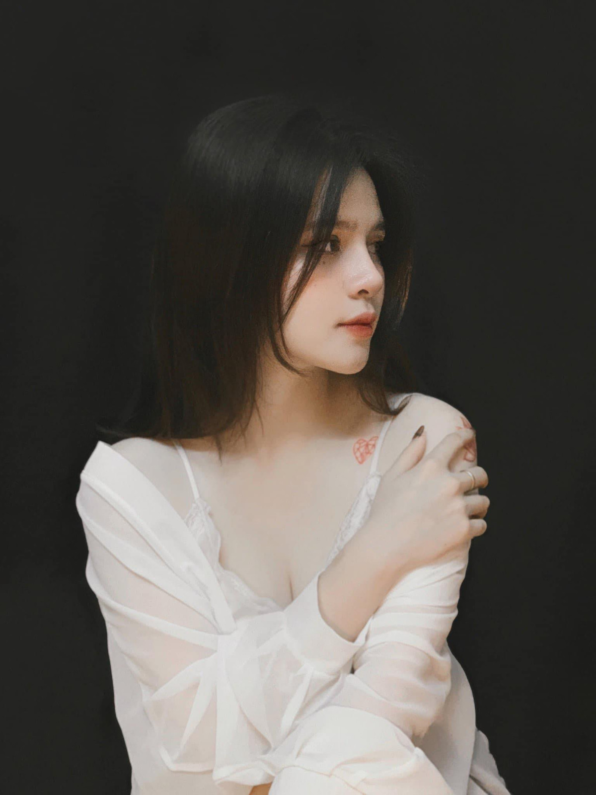 Cô có thể mặc những bộ đồ bó sát mà mình thích, thoải mái chụp ảnh hay đi đến những nơi đông người mà không còn tự ti như xưa.