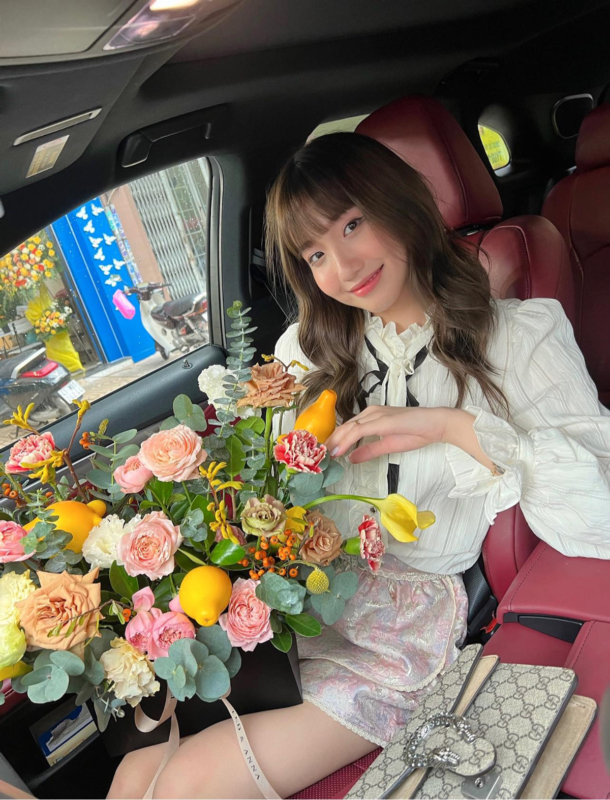 Là cái tên mới nổi lên trong năm 2021, nữ TikToker Lê Thị Khánh Huyền cũng vướng không ít lùm xùm liên quan đến cách ăn mặc.