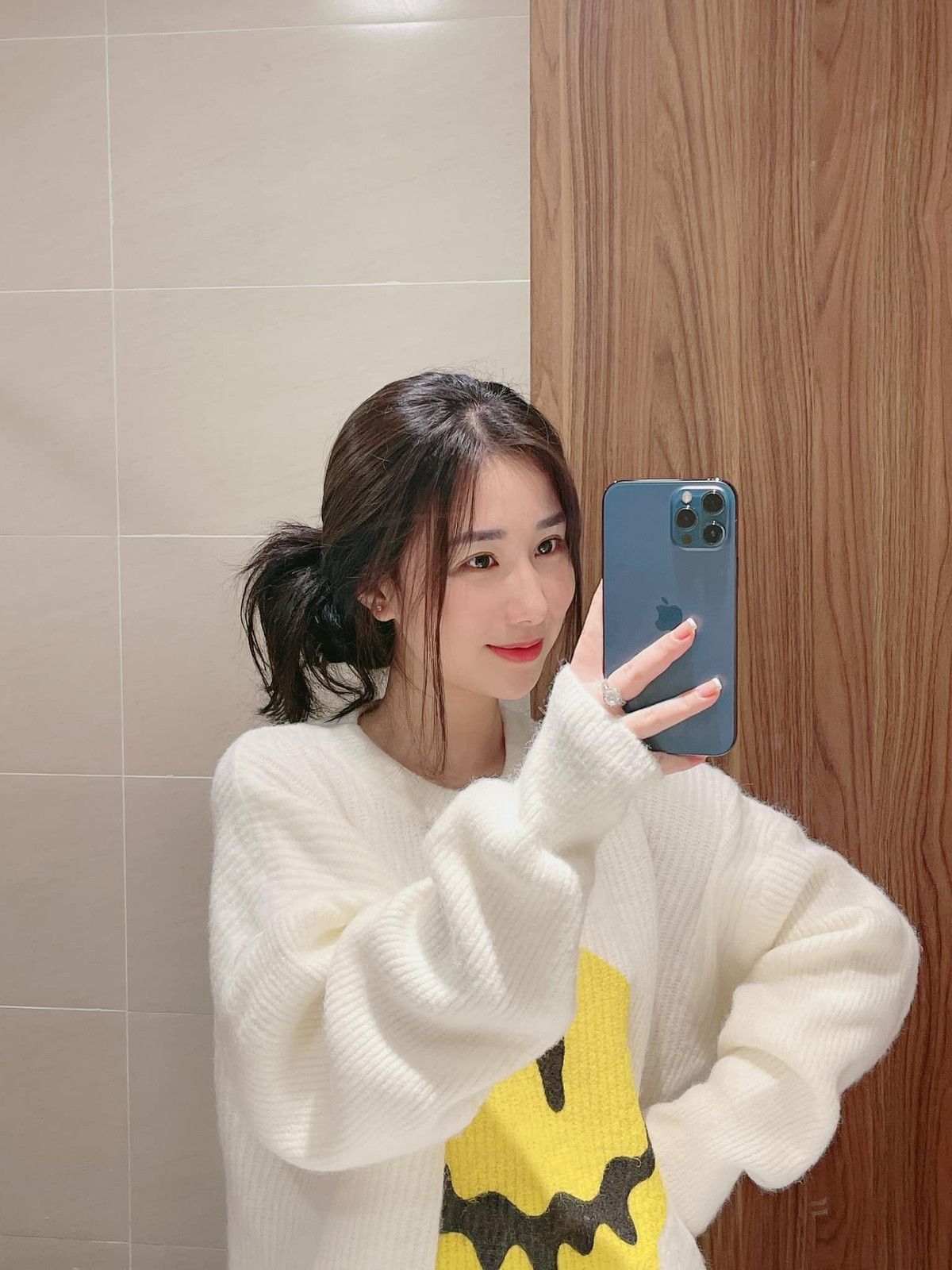 Ngoài ra, trong thời gian gần đây những clip TikTok nhảy nhót của Tiểu Hý không nhận được sự ủng hộ từ netizen như trước. Phần lớn cư dân mạng cho rằng Tiểu Hý cười gượng gạo, một màu và không có gì nổi bật. Ảnh: Tổng hợp