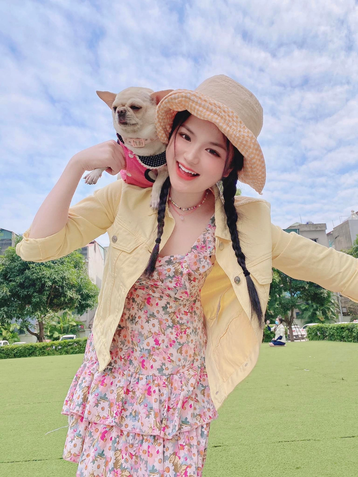 Nhờ sở hữu sắc vóc trong trẻo, đáng yêu hack tuổi, cộng với chiều cao khiêm tốn nên Hà Đan được nhiều người gọi là "Nữ MC thấp nhất VTV".