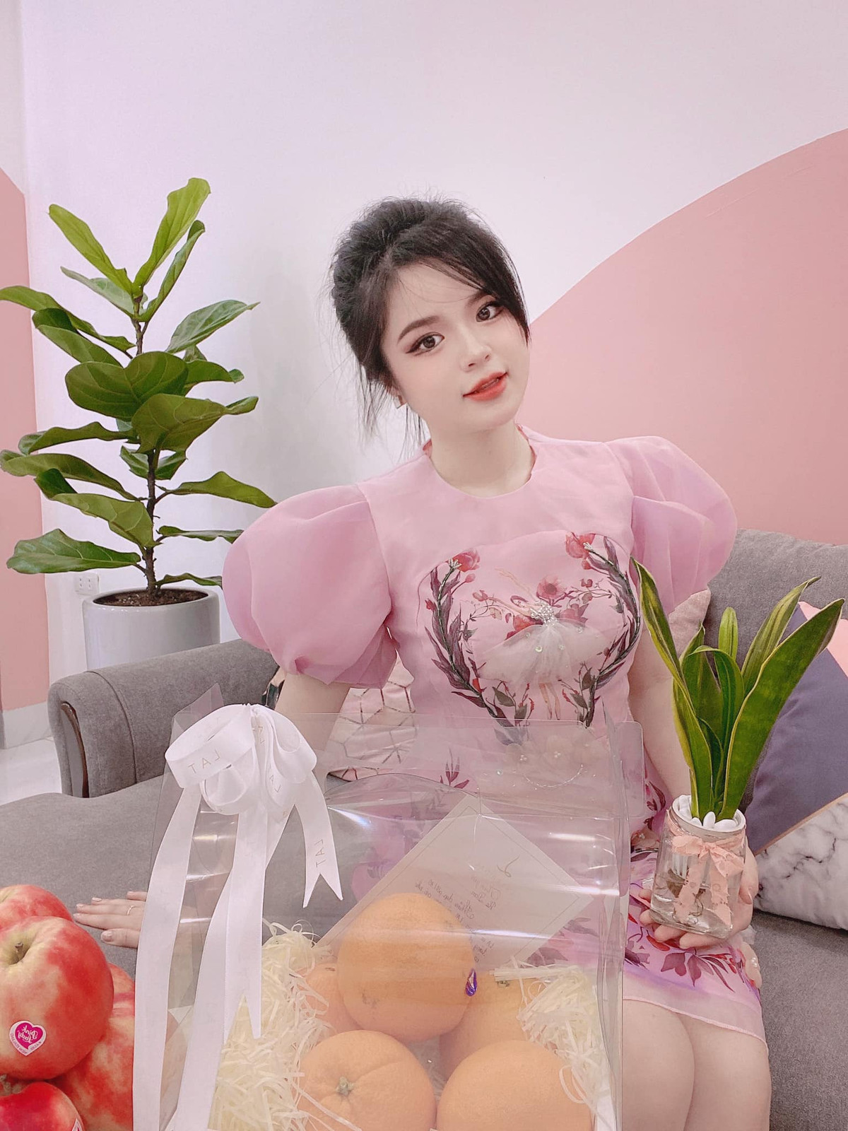 Mỗi lần đăng tải ảnh trên trang cá nhân, Hà Đan nhận được nhiều lời khen về sự gợi cảm.