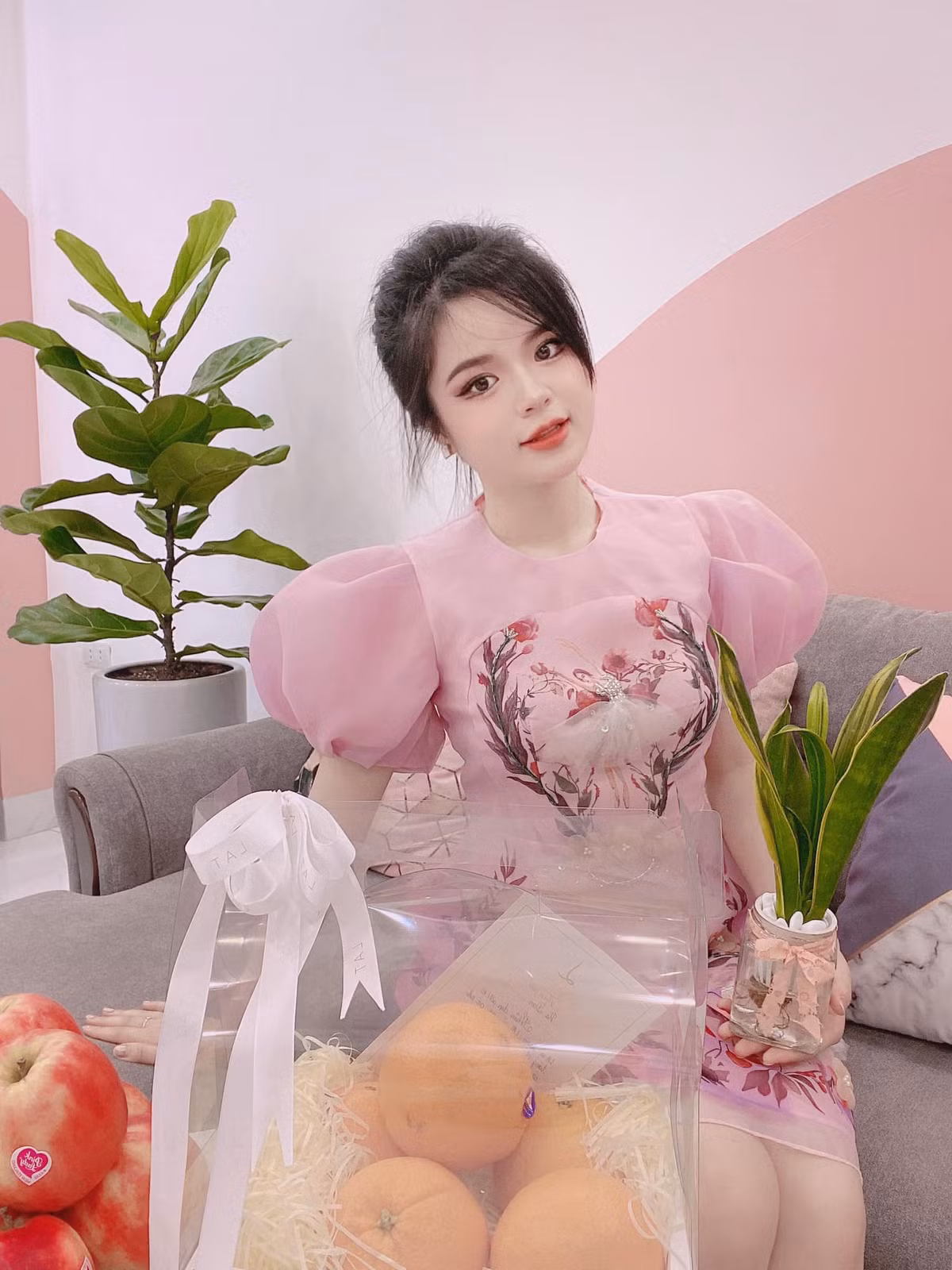 Mỗi lần đăng tải ảnh trên trang cá nhân, Hà Đan nhận được nhiều lời khen về sự gợi cảm.