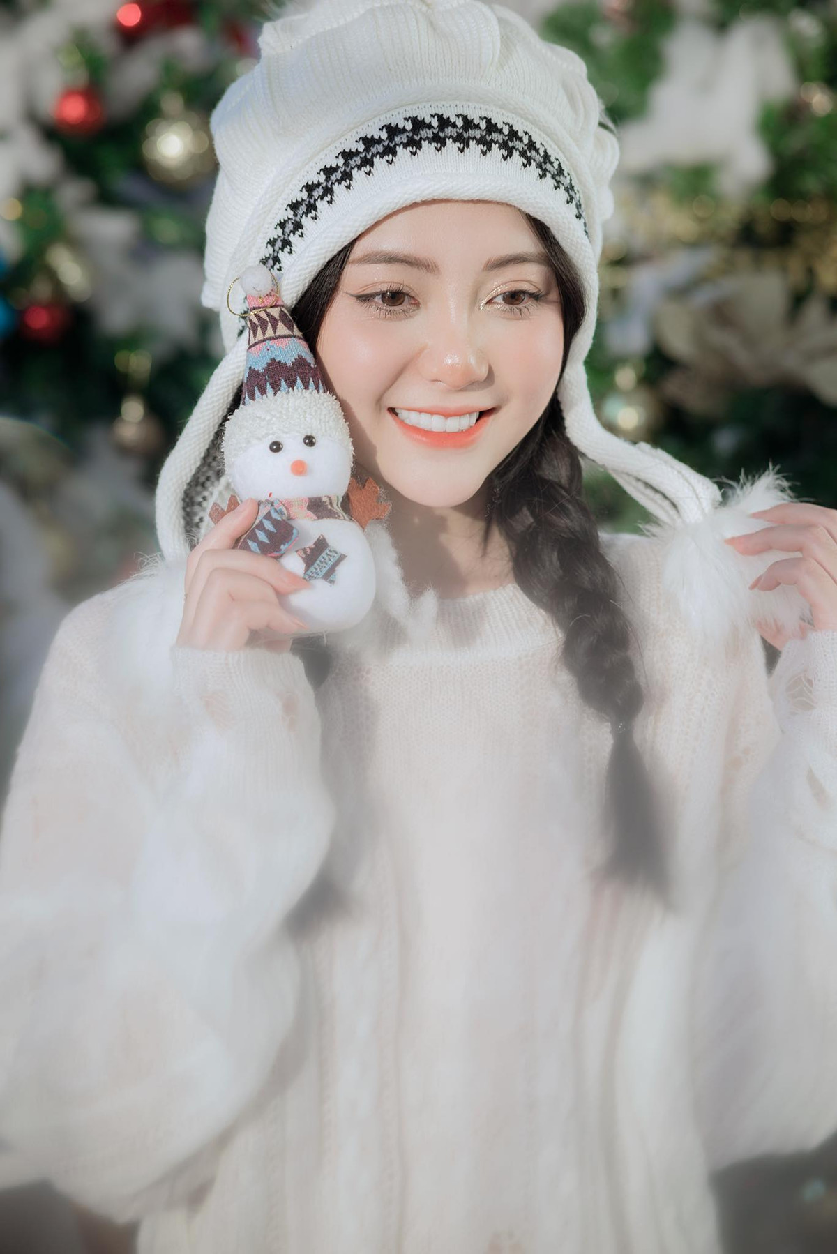 Vốn dĩ sở hữu nhan sắc đáng yêu nên bộ ảnh đón Giáng Sinh này của Trang Banana nhanh chóng nhận về tương tác khá lớn.