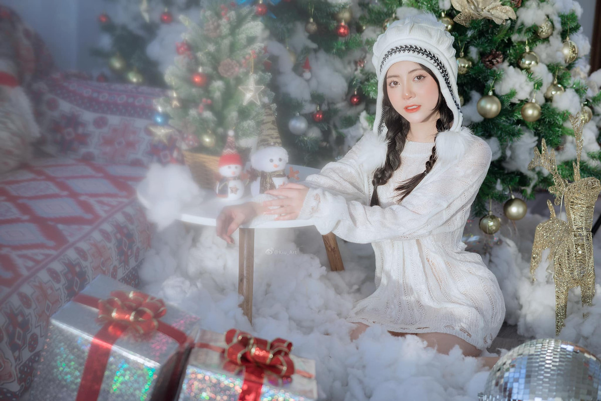 Trên trang cá nhân, Trang Banana thường xuyên chia sẻ nhiều hình ảnh đẹp với nhiều style khác nhau, nhưng phần lớn là trang phục khoét sâu, ngắn cũn để lộ cơ thể. Ảnh: FBNV