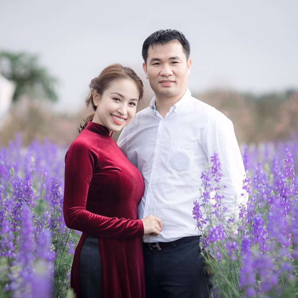 Đến nay sau 9 năm ly hôn, cựu hot girl đình đám đã tìm được hạnh phúc mới là doanh nhân. Người này cũng có mối quan hệ tốt đẹp với con trai cô. Chuyện tình cảm của hai người được bé ủng hộ.