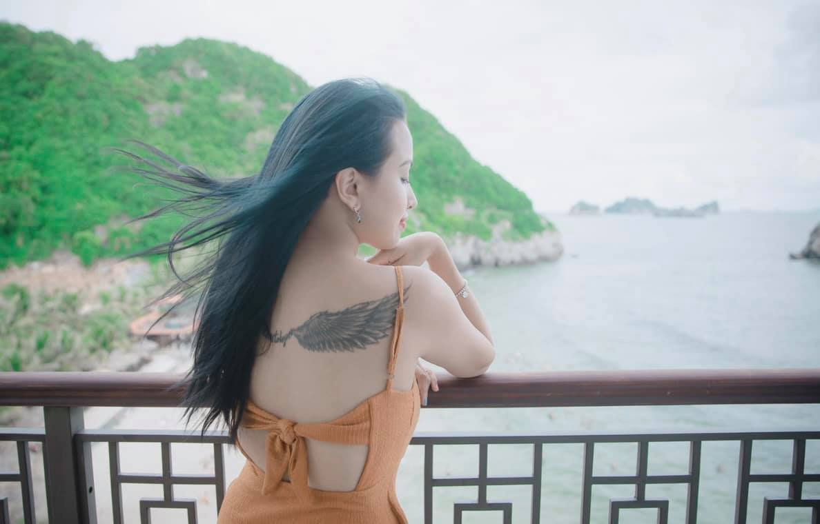 Theo những gì mà Vân Hugo từng chia sẻ trước đây, mỗi hình xăm trên cơ thể của cô đều có ý nghĩa nhất định, gắn với sự kiện trong cuộc đời hay những chuyện từng trải.