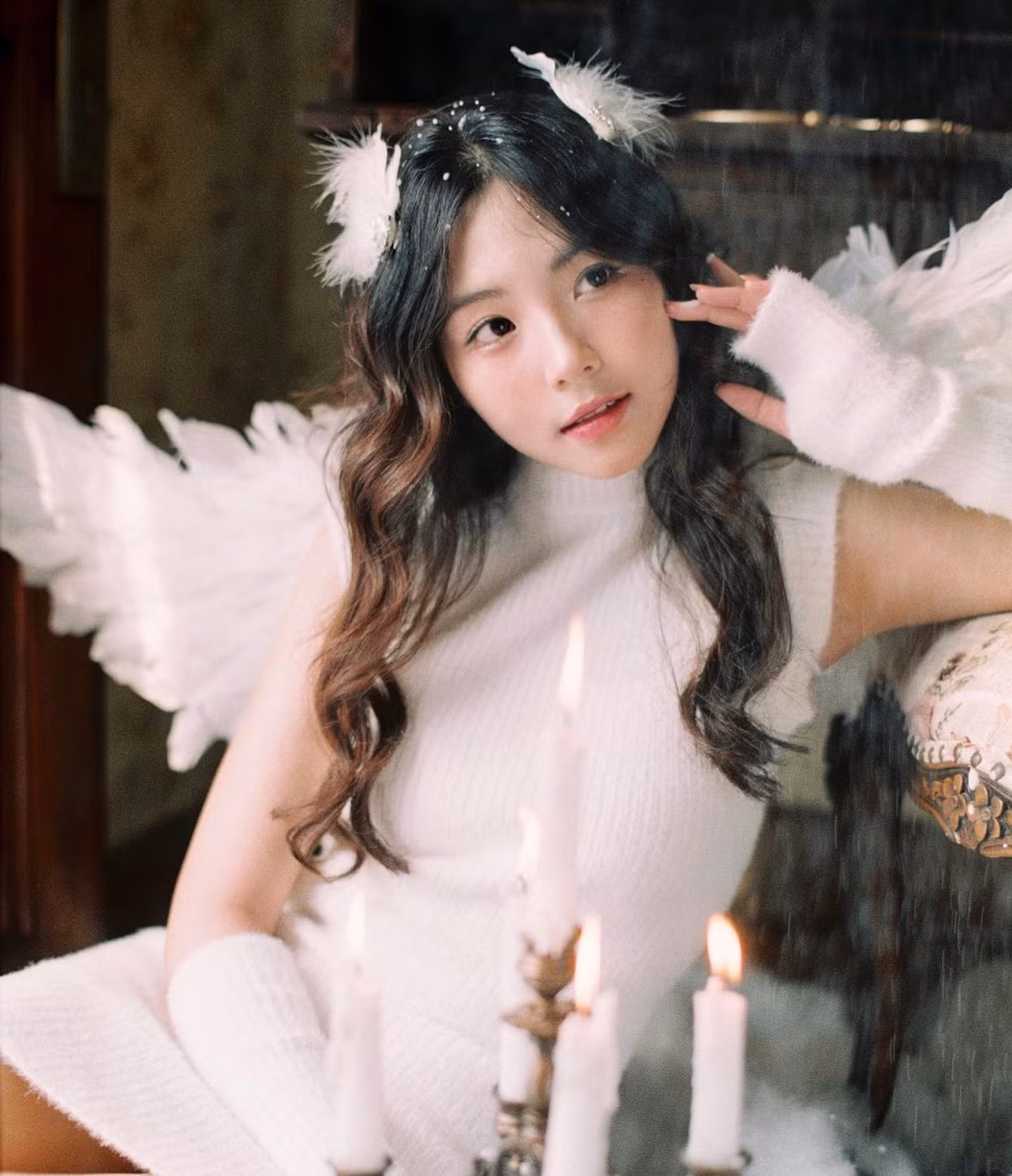 Được biết, nàng hot girl là cựu học sinh THPT Phú Nhuận, TP HCM và có thành tích học tập đáng nể với 12 năm đạt danh hiệu học sinh Giỏi.